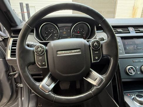 Used 2017 Land Rover Discovery SE AWD/4WD image 12