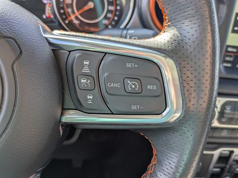 Used 2023 Jeep Gladiator Mojave w/ LED Lighting Group AWD/4WD image 15