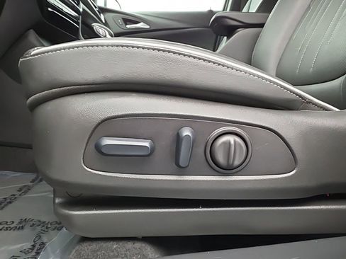 Used 2025 Buick Encore GX Avenir w/ Avenir Technology Package image 18