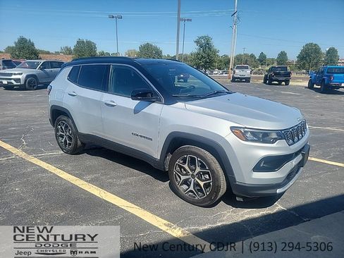 Used 2025 Jeep Compass Limited AWD/4WD image 7