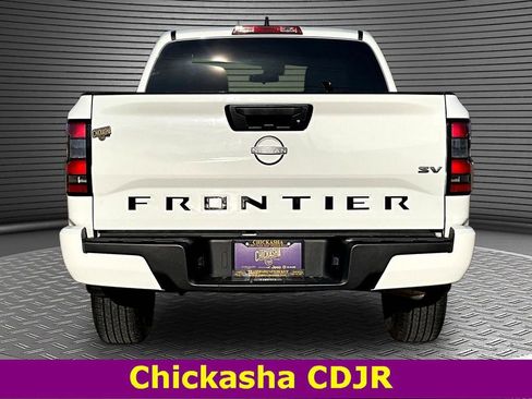 Used 2022 Nissan Frontier SV image 5