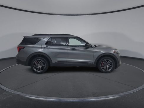 Used 2025 Ford Explorer ST-Line w/ ST-Line Street Pack AWD/4WD image 18