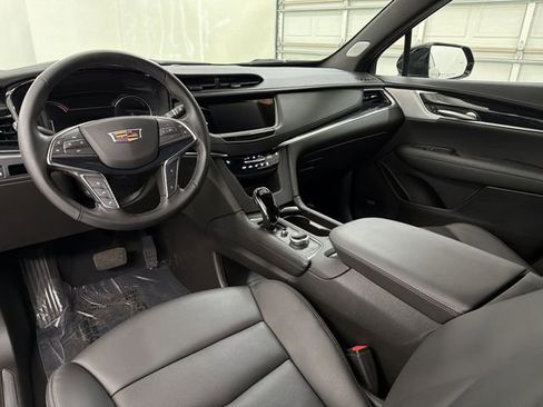 Certified 2025 Cadillac XT5 Premium Luxury w/ LPO, Floor Liner Package AWD/4WD image 21