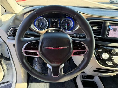 Used 2023 Chrysler Voyager LX image 24