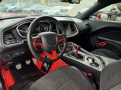 Used 2016 Dodge Challenger R/T Scat Pack w/ Leather Interior Group image 17