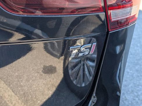 Used 2018 Volkswagen Tiguan S image 10