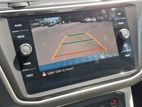 Used 2023 Volkswagen Tiguan SE w/ Panoramic Sunroof Package AWD/4WD image 24