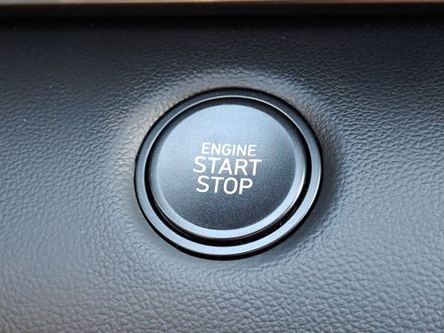 Certified 2025 Hyundai Elantra Sport image 22