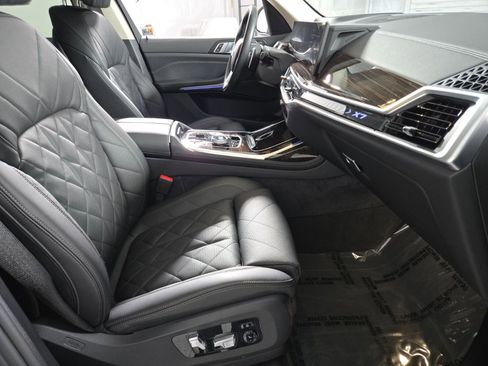 Used 2024 BMW X7 xDrive40i w/ Parking Assistance Package AWD/4WD image 3