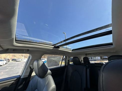 New 2026 Toyota Highlander Platinum image 18