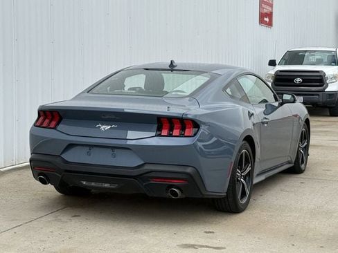 Used 2025 Ford Mustang Premium image 4