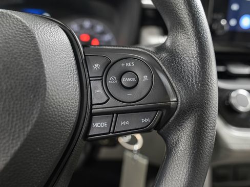 Used 2024 Toyota Corolla Cross L image 19