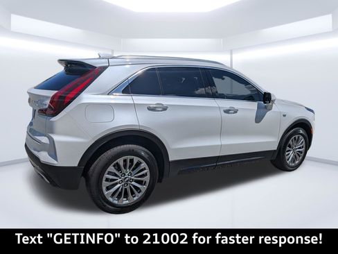 Used 2025 Cadillac XT4 Premium Luxury FWD image 3