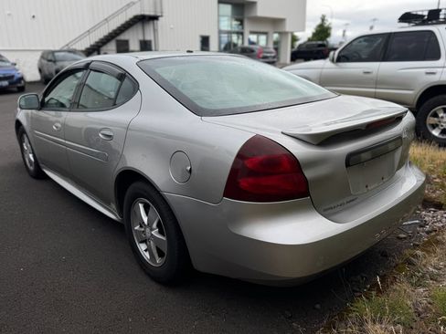Used 2007 Pontiac Grand Prix w/ Preferred Package FWD image 2