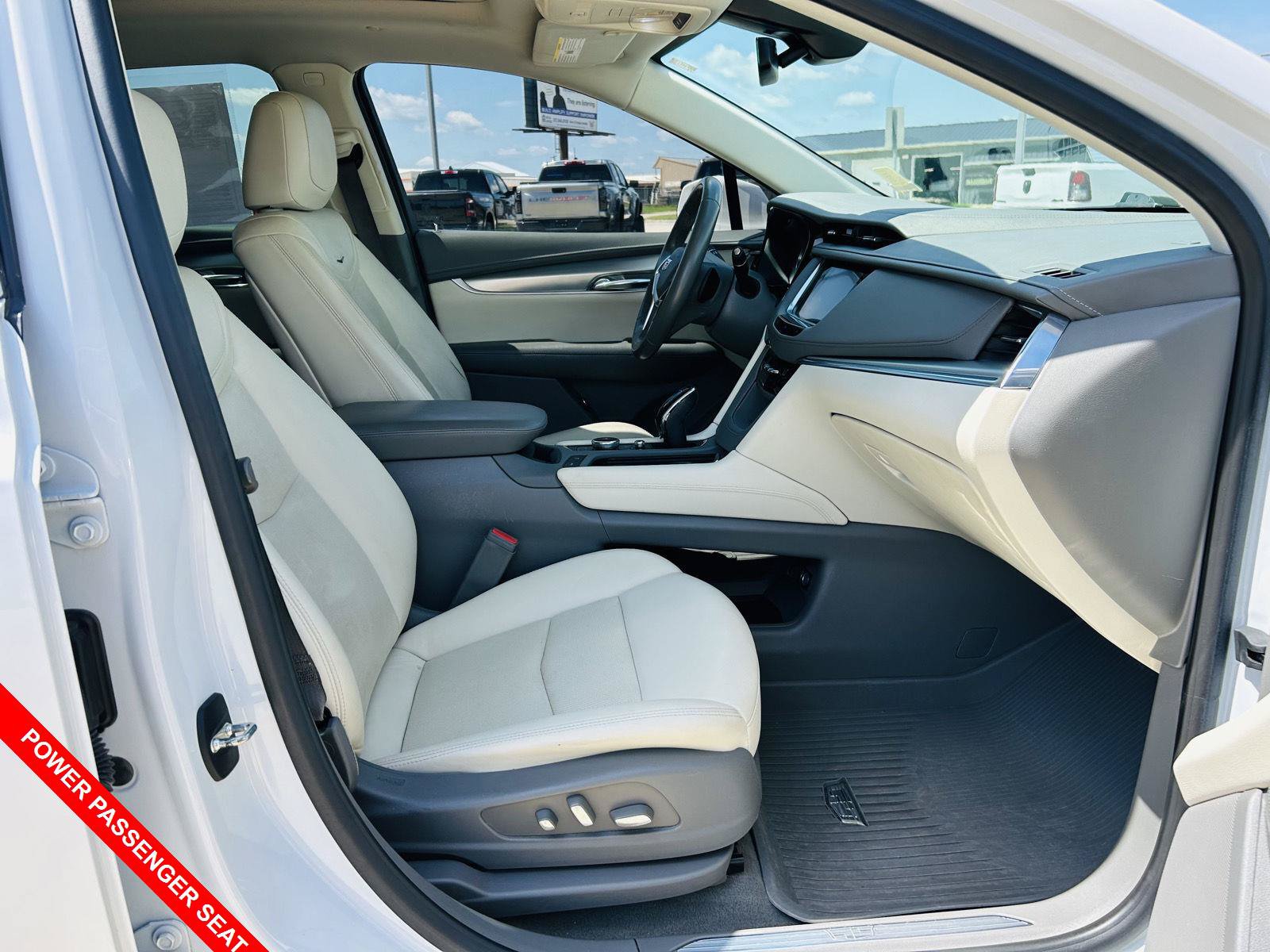 Used 2020 Cadillac XT5 Premium Luxury w/ LPO, Floor Liner Package FWD image 33