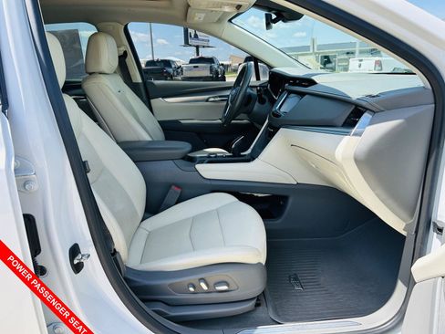 Used 2020 Cadillac XT5 Premium Luxury w/ LPO, Floor Liner Package FWD image 33