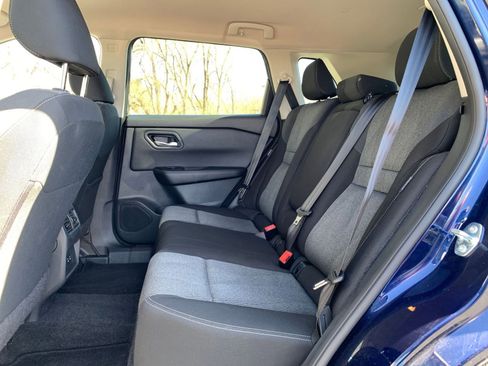 Used 2025 Nissan Rogue SV image 28