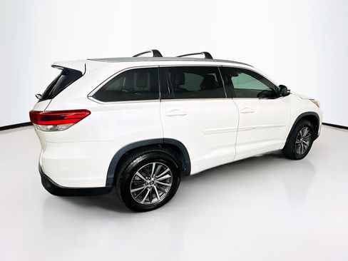 Used 2017 Toyota Highlander XLE FWD image 10