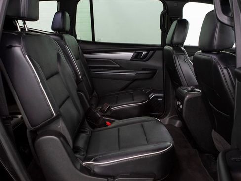 Used 2025 Buick Enclave Preferred image 18