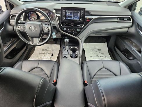 Used 2022 Toyota Camry SE image 19