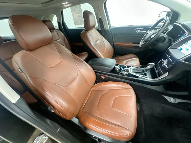 Used 2018 Ford Edge Titanium w/ Equipment Group 301A AWD/4WD image 34