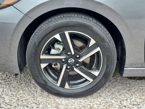 Used 2025 Nissan Sentra SV FWD image 31
