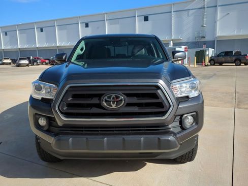 Used 2022 Toyota Tacoma SR5 RWD image 2