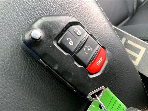 Used 2021 Jeep Wrangler Unlimited Sahara AWD/4WD image 14
