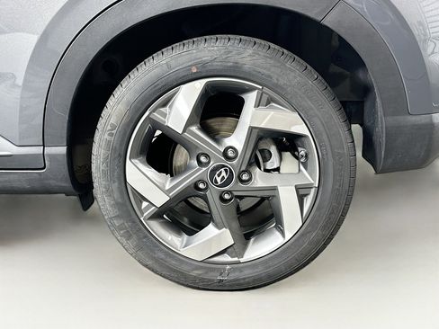 Used 2025 Hyundai Venue SEL FWD image 11