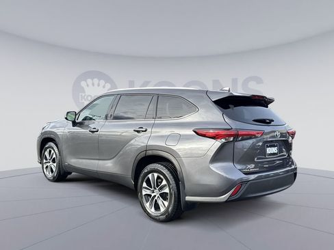 Used 2022 Toyota Highlander XLE image 4
