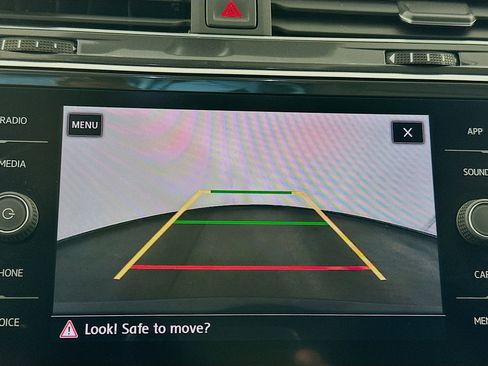 Used 2020 Volkswagen Tiguan SE w/ Panoramic Sunroof Package image 22