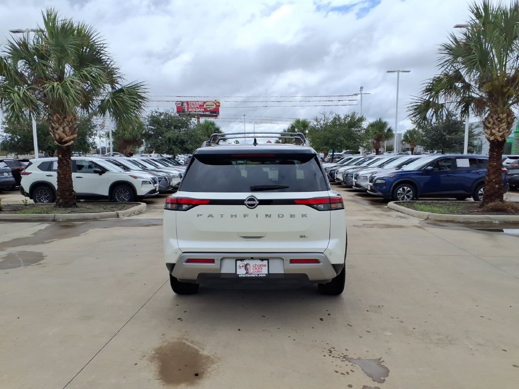 Used 2023 Nissan Pathfinder SL FWD image 4