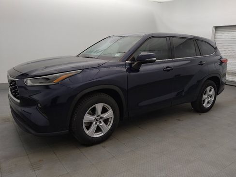 Used 2021 Toyota Highlander LE FWD image 2