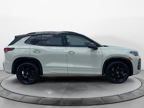 Used 2025 Volkswagen Tiguan SE R-Line AWD/4WD image 8