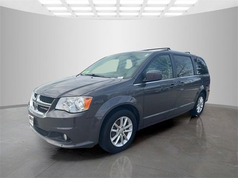 Used 2019 Dodge Grand Caravan SXT image 4