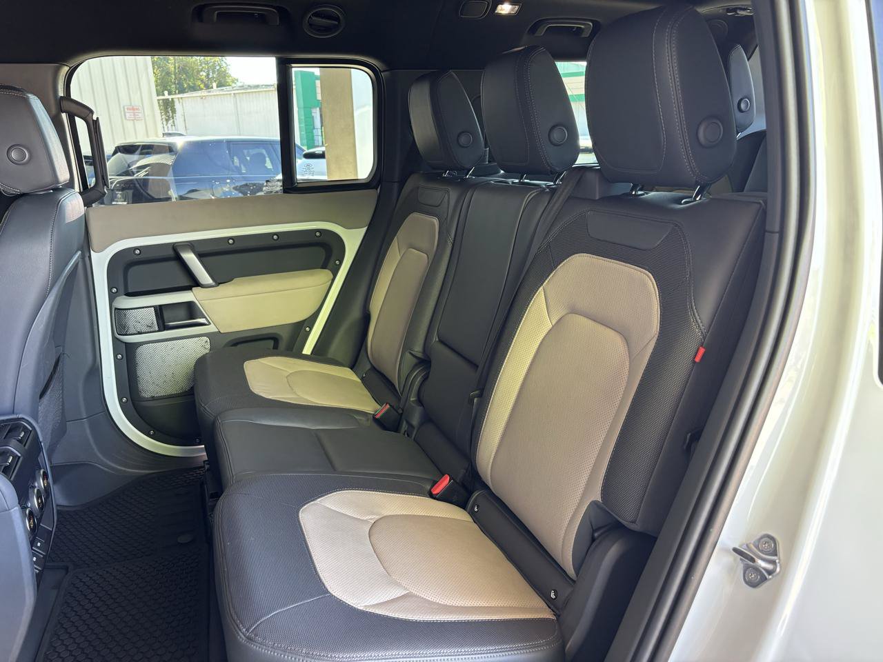 Used 2023 Land Rover Defender 130 X-Dynamic SE AWD/4WD image 27