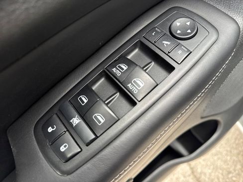 Used 2014 Jeep Grand Cherokee Overland w/ Advanced Technology Group image 12