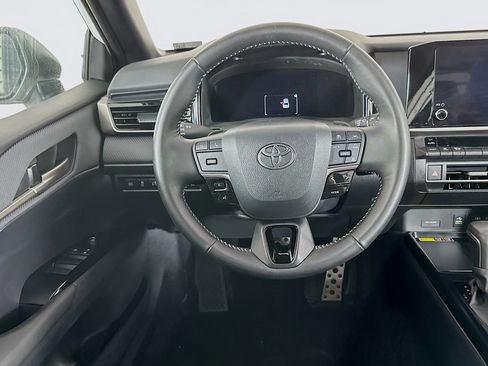 Used 2025 Toyota Camry SE image 18