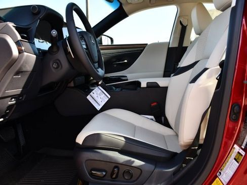 New 2025 Lexus ES 300h w/ Premium Package image 12