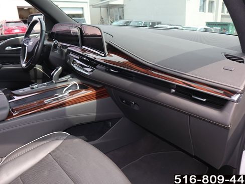 Used 2023 Cadillac Escalade Premium Luxury image 21