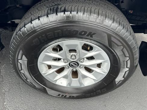 Certified 2024 Nissan Frontier SV w/ Technology Package image 24