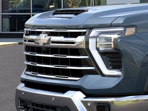 New 2026 Chevrolet Silverado 2500 LTZ w/ LTZ Premium Package AWD/4WD image 13