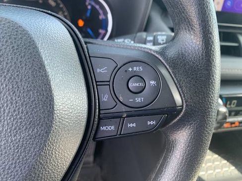 Used 2025 Toyota RAV4 XLE AWD/4WD image 28