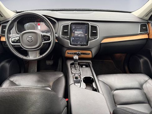 Used 2022 Volvo XC90 T6 Momentum image 12