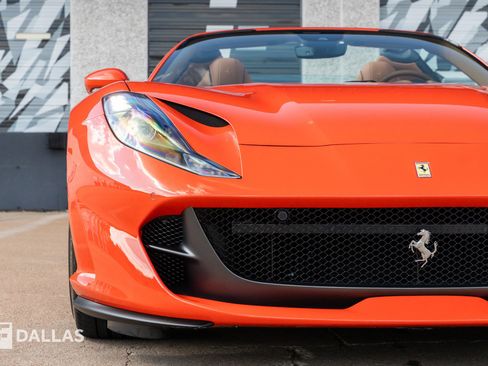 Used 2023 Ferrari 812 GTS Base image 4