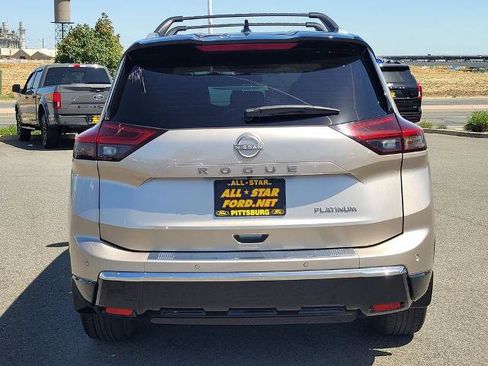 Used 2025 Nissan Rogue Platinum image 5