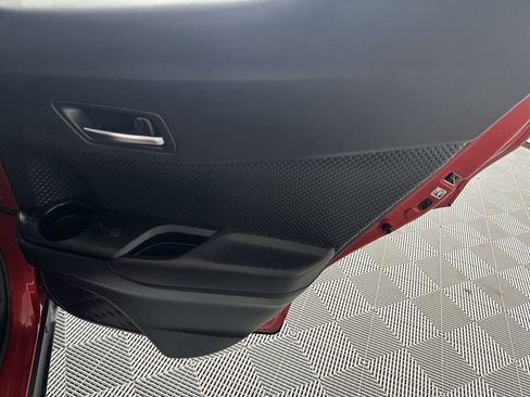 Used 2020 Toyota C-HR LE FWD image 31