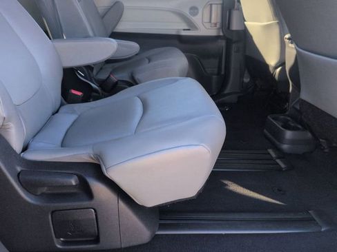 Certified 2023 Toyota Sienna XLE image 27