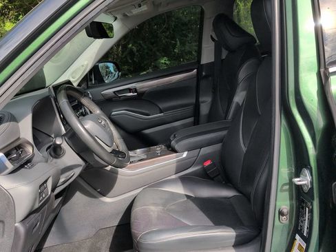 Used 2023 Toyota Highlander Limited FWD image 14
