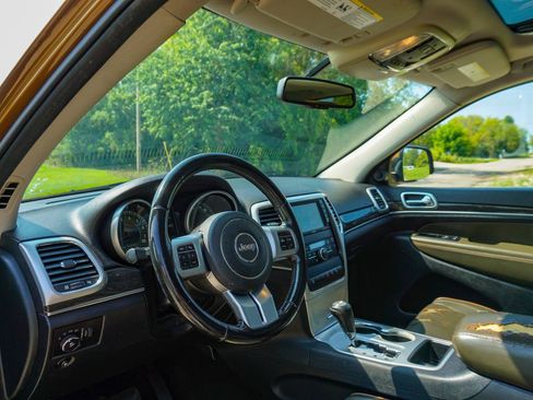 Used 2011 Jeep Grand Cherokee 70th Anniversary AWD/4WD image 12
